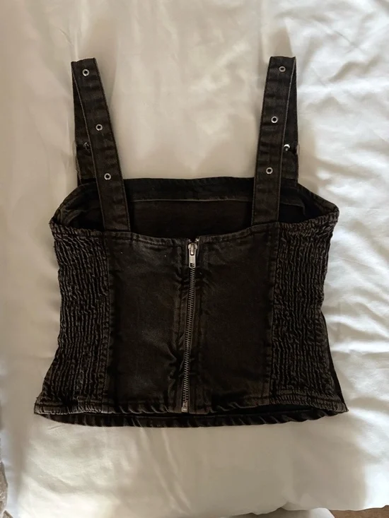 Black Adjustable-Strap Denim Crop Top - Picture 3 of 3